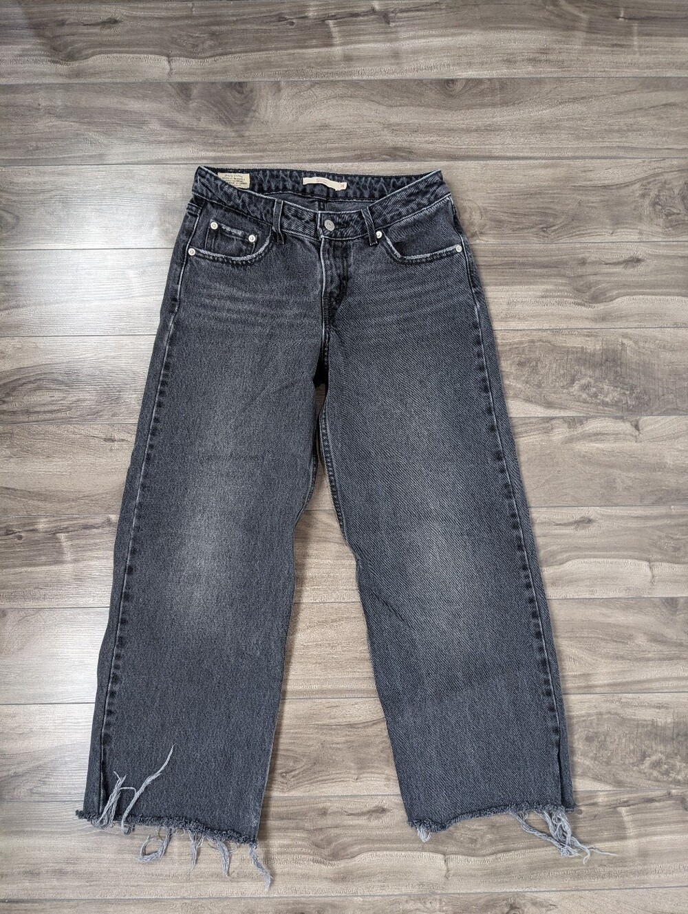 Levi's Low Loose Washed Black Jeans Size 26 Chewed Hems Ankle Cropped